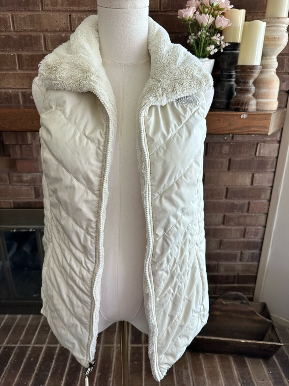 The North Face Mossbud Reversible Fleece Quilted Vest White Ivory Medium